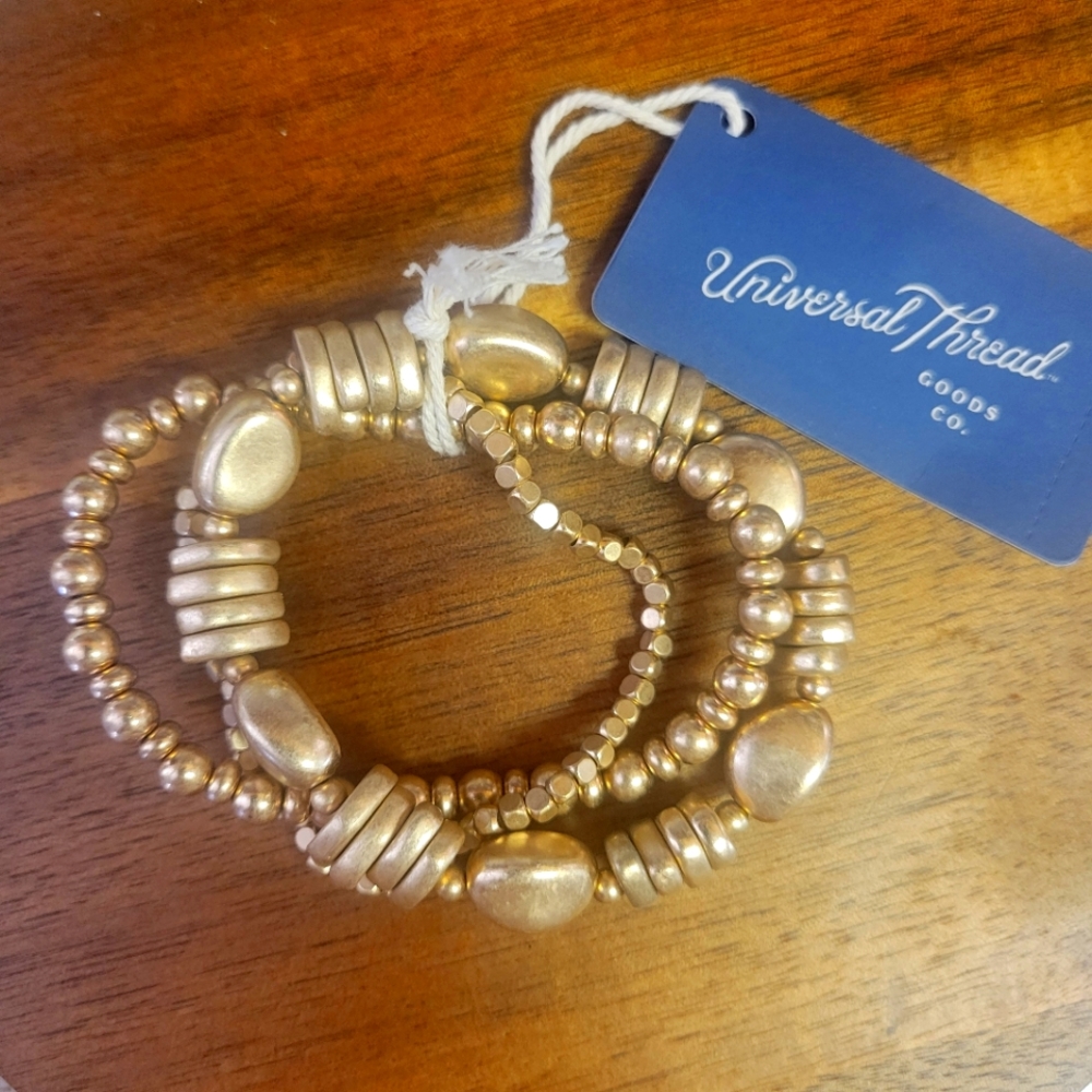 Universal thread triple bracelet